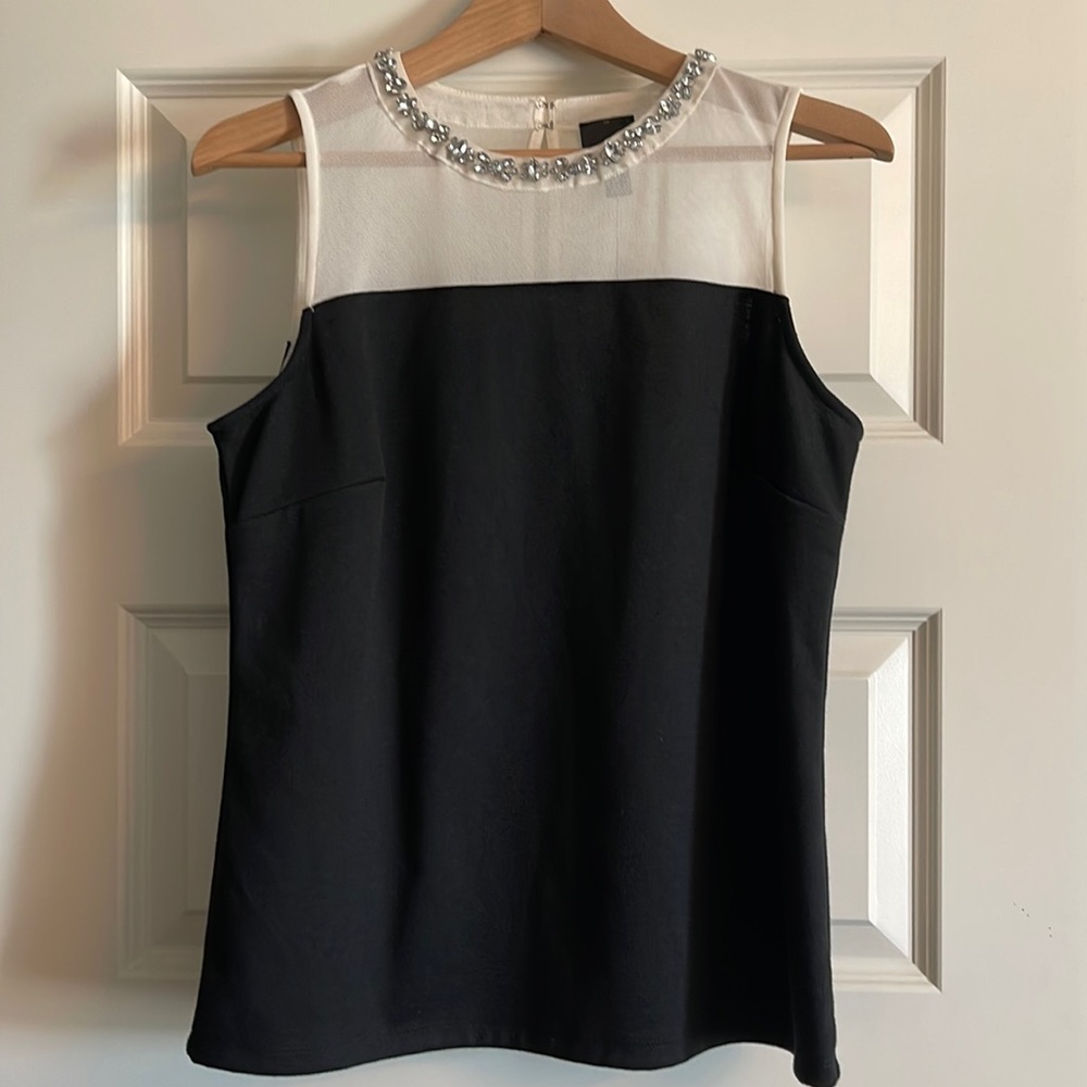 NWT dressy tank top with gorgeous rhinestone detail. Size medium